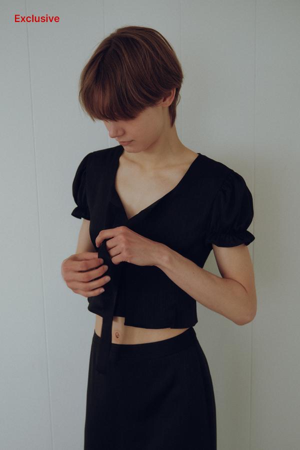 [8/2 예약배송] [EXCLUSIVE]STRIPE JACQUARD CROP BLOUSE_BLACK