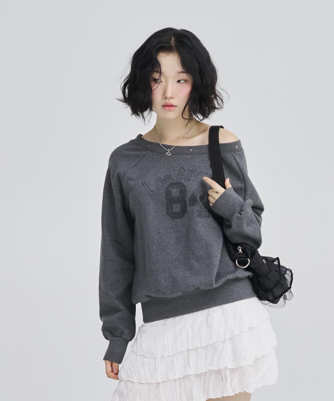 오프 숄더 84 스웻셔츠 챠콜