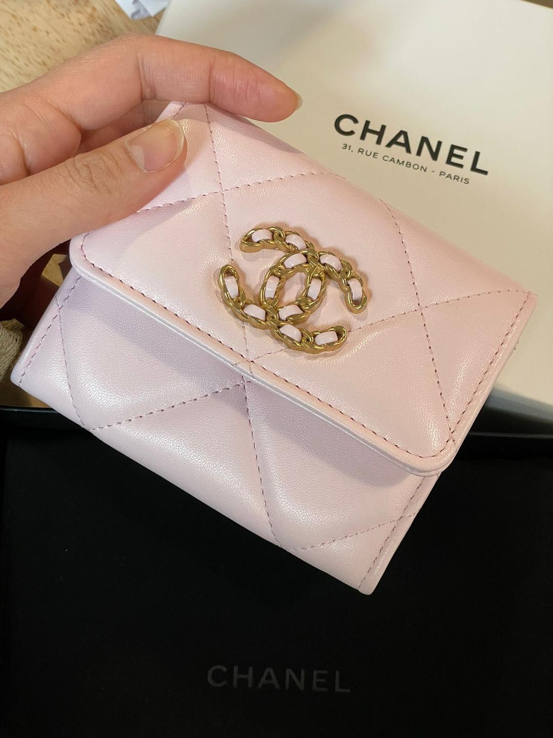 샤넬 19 나인틴 플랩 카드 반지갑 2단 (2컬러) AP1180