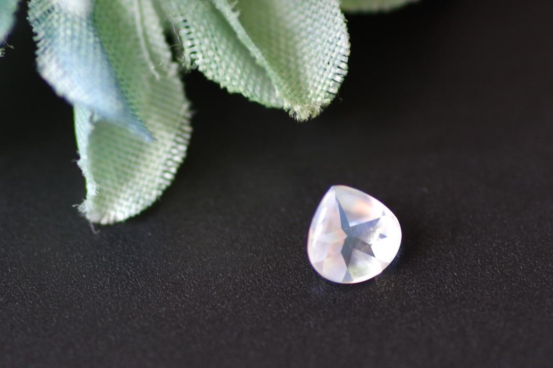 ラブラドライト＊ペアシェイプ・バフトップ・カット＊0.28ct＊4.5mm＊FLA-019