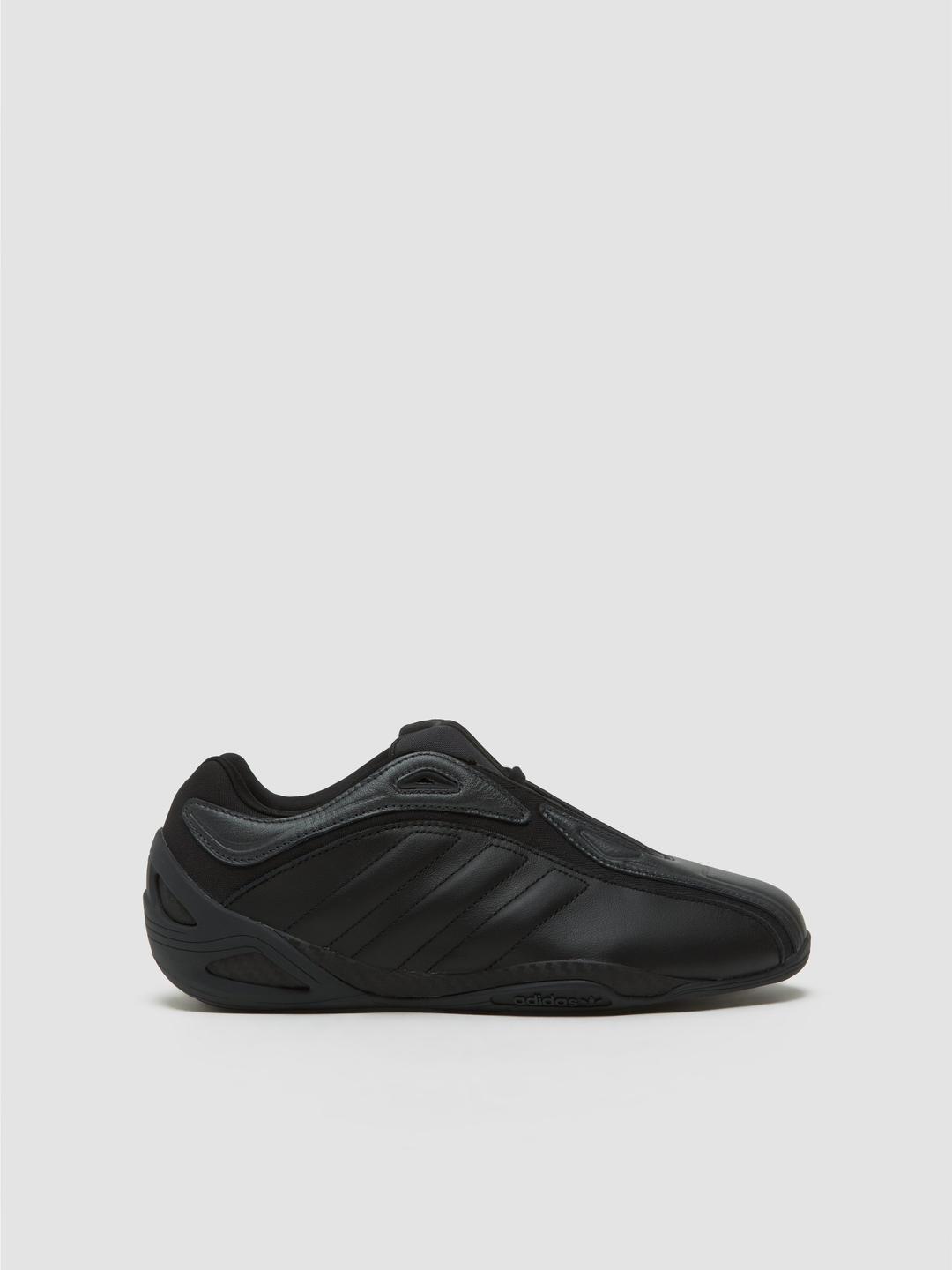 Adidas - Adiracer GT Sneaker in Core Black & Carbon - JQ5758