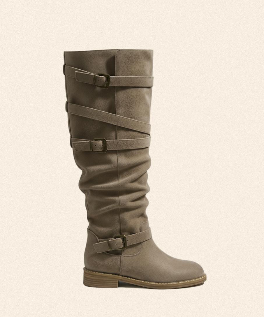 슬라우치 스웨이드 스트랩 부츠