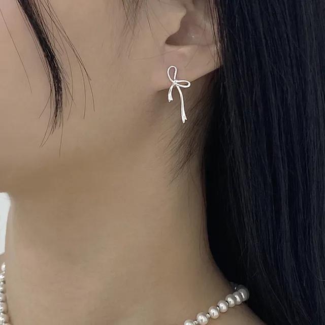 (925silver) Moody ribbon earring  리본귀걸이 /데이트룩 / 실버귀걸이 /은귀걸이