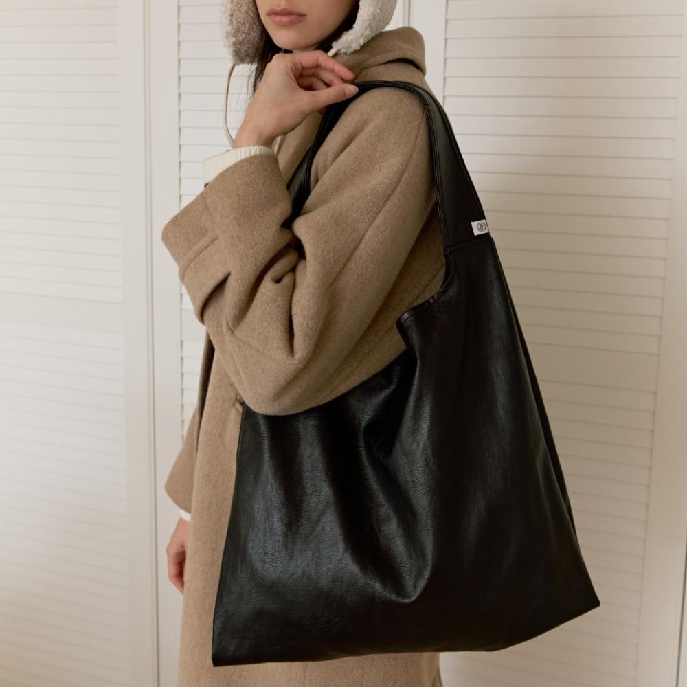 [예약배송 10/27] pera bag - black