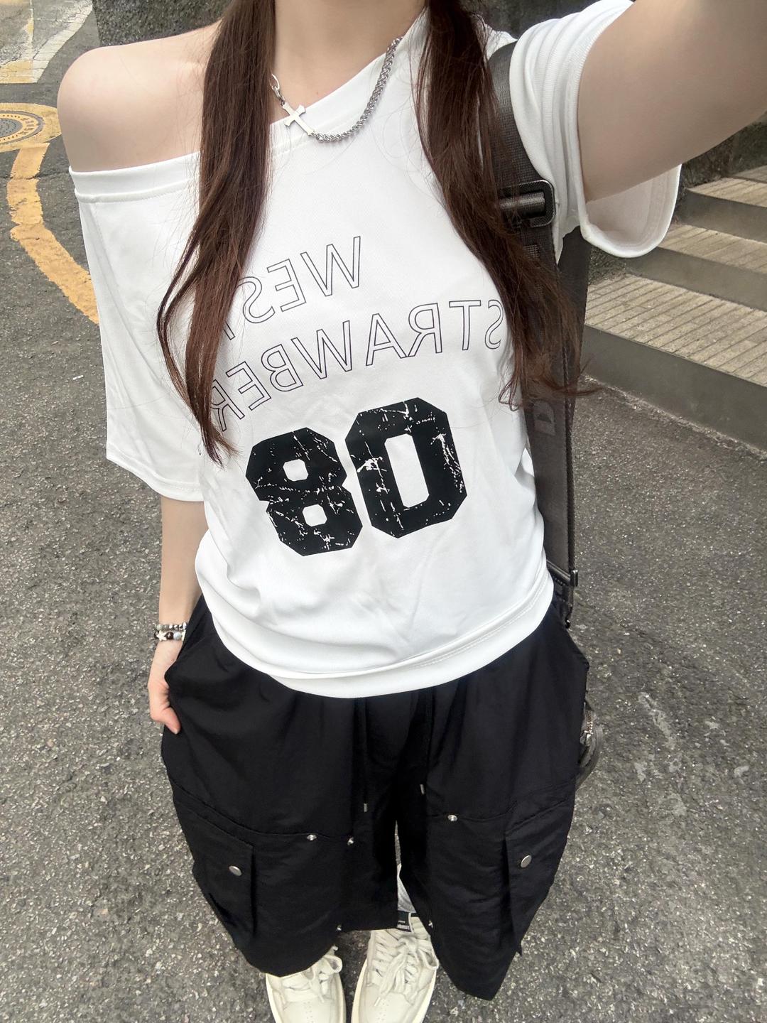 히니츠키 메이 힙걸 넘버 레터링 원숄더 반팔티