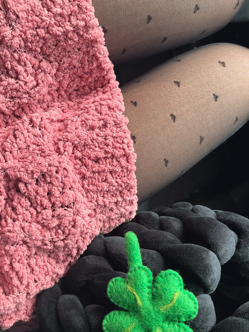 블랙 시스루 패턴 스타킹 (도트, 하트, 리본)