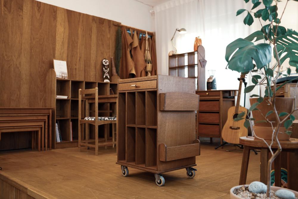 [각도와 커브] 홈 라이브러리를 위한 북트롤리 _ 유나(Yuna)