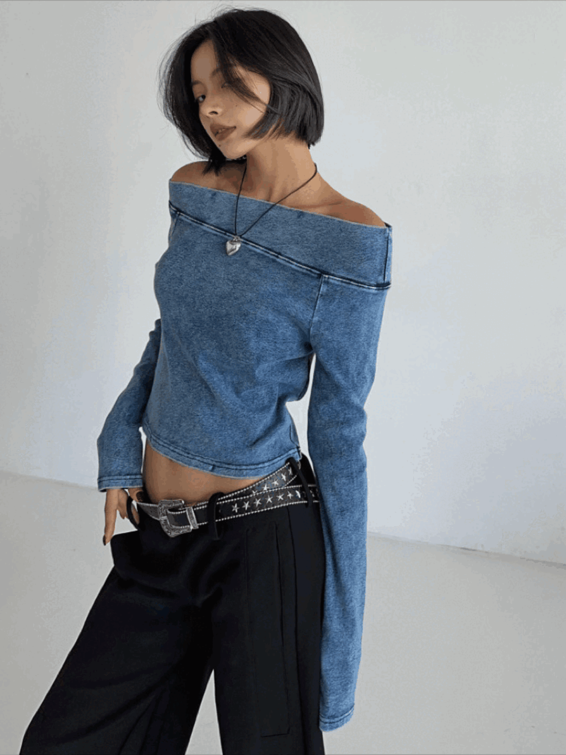 [무배/당일출고] 데님 워싱 오프숄더 티셔츠