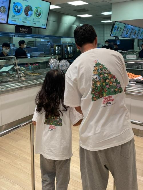 (패밀리 사이즈 입고) 해피 홀리데이 티셔츠 - 3col