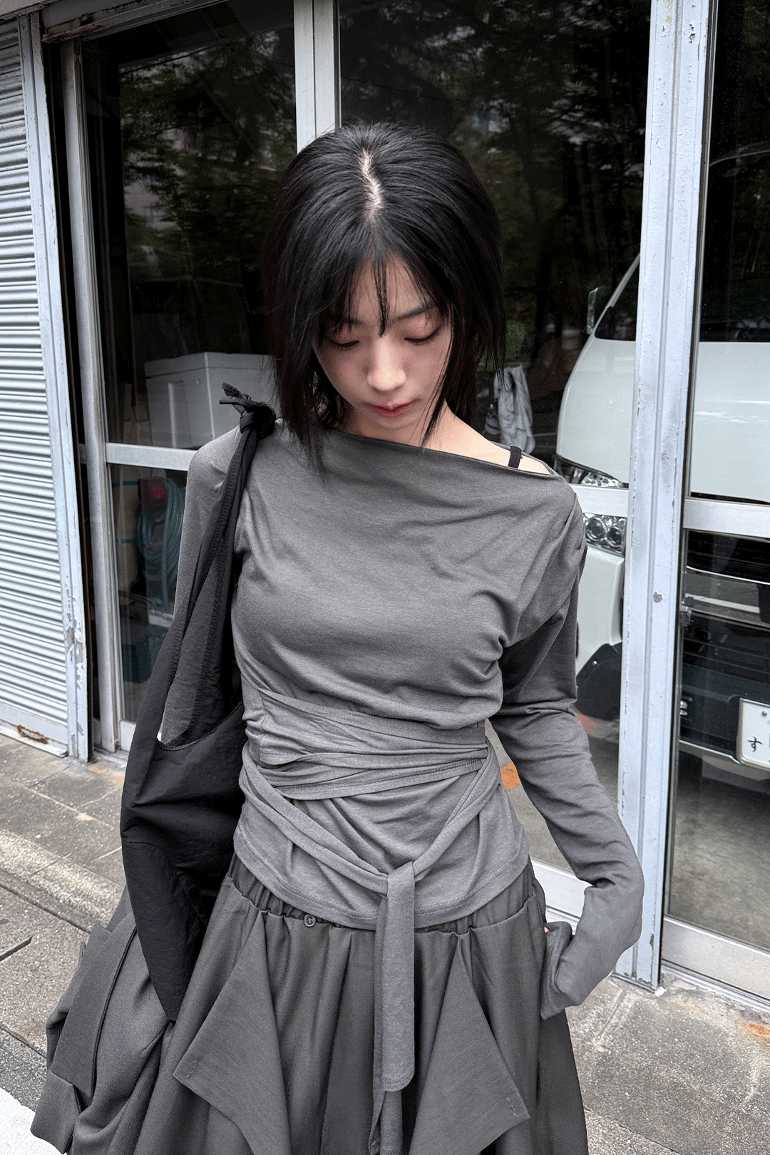 우화 BOATNECK STRAP CROP TOP