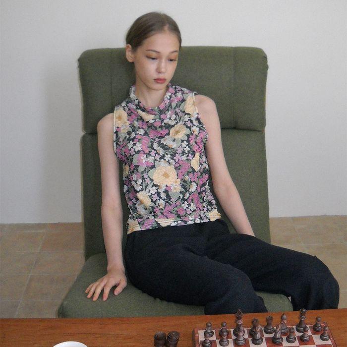FLORAL SLEEVELESS TOP DARK LAKE