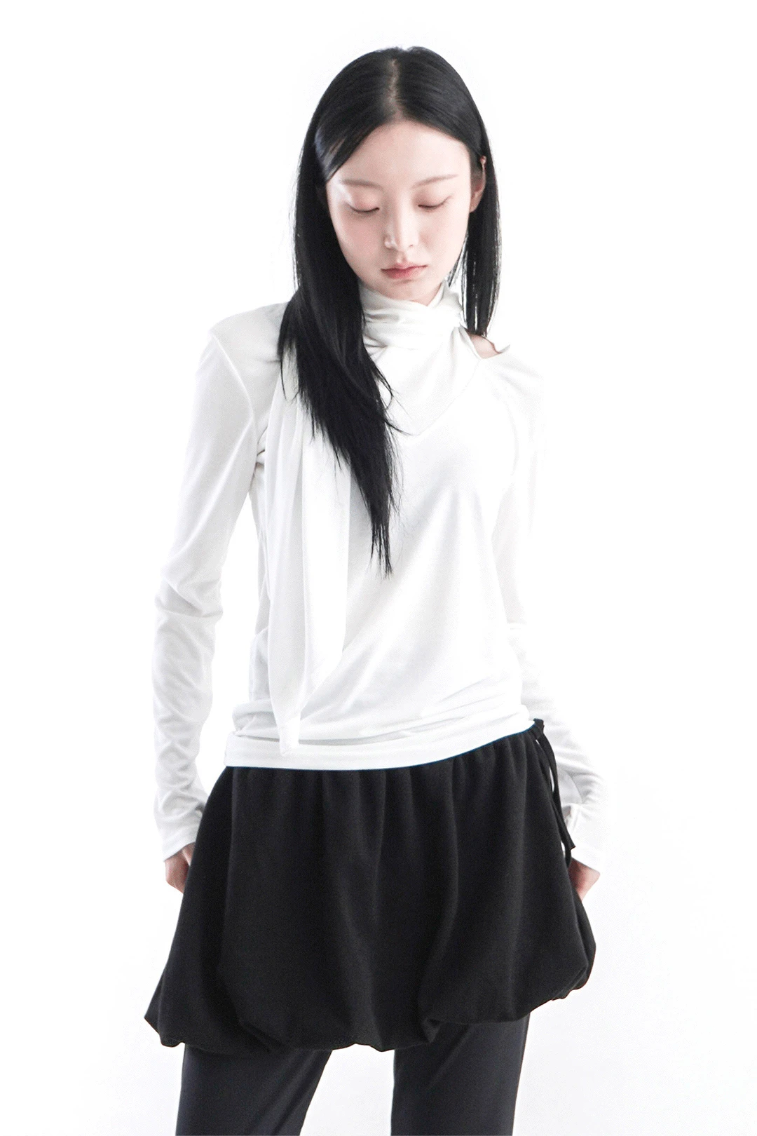 DRAPE STRAP NECK TEE