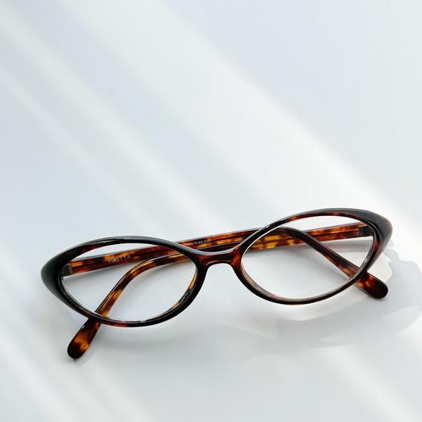 90s Leopard Wide Round Horn-Rimmed Glasses