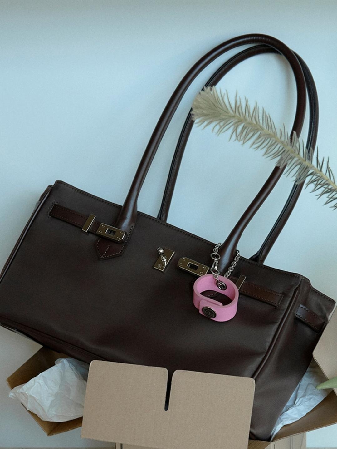 JANE 29 NYLON SHOULDER BAG – BROWN (LIMITED)