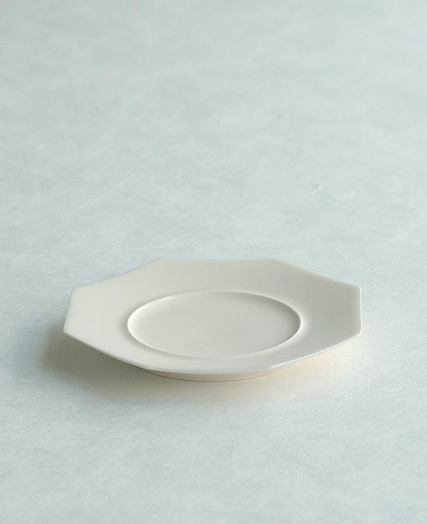 백색여백_팔각 접시 A
