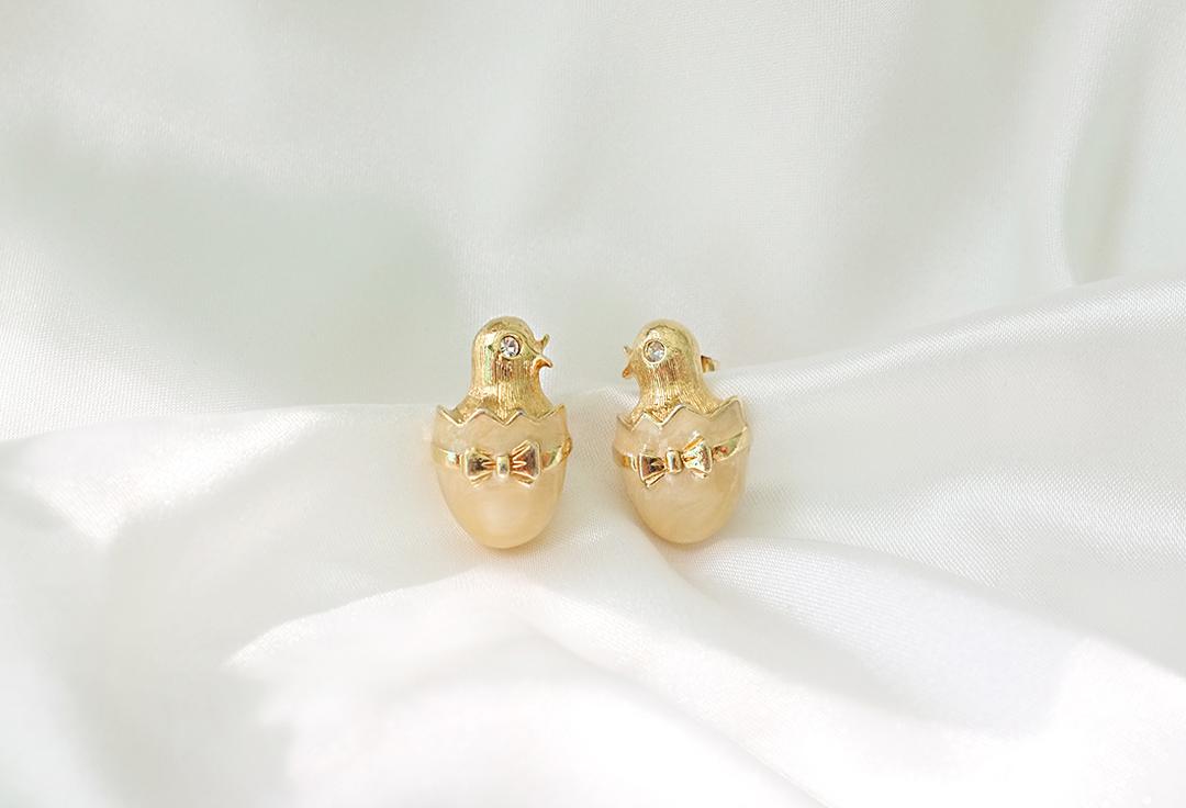 AVON Easter Elegance lovely vintage earrings