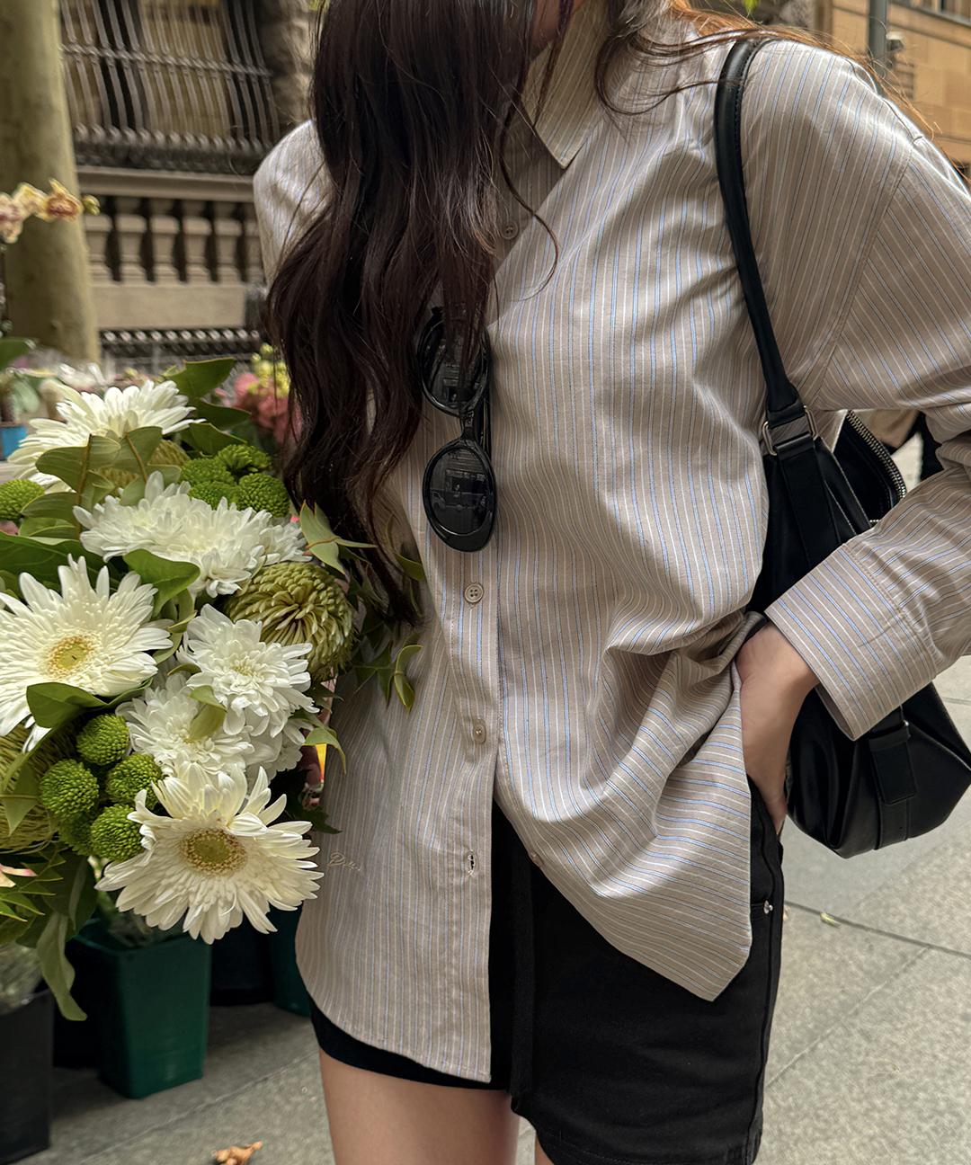 케이클럽 [MADE]하모니 베이직 스트라이프 체크 셔츠 (S-M/데일리룩/개강룩/출근룩/오버핏셔츠/체크남방/흰셔츠/셔츠레이어드)