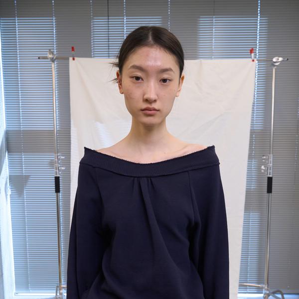 [3/10 순차 출고] Off Shoulder String Sweatshirt (Navy)