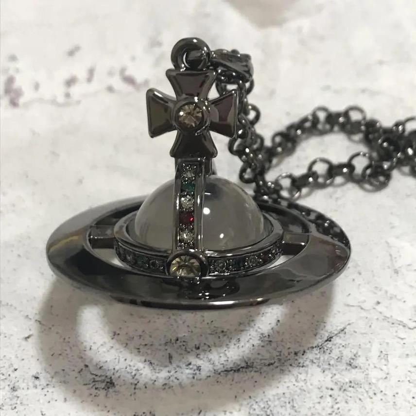 양산형 지뢰계 비비안웨스트우드 빅 orb 목걸이 건메탈 중성계 고스펑크