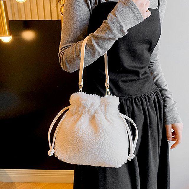 미미 뽀글이 양털 복조리 버킷백 크로스백 가방