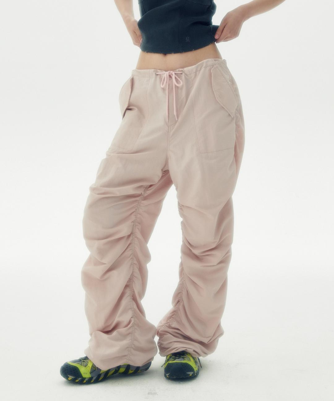 SHIRRING NYLON PARACHUTE PANTS [PINK]