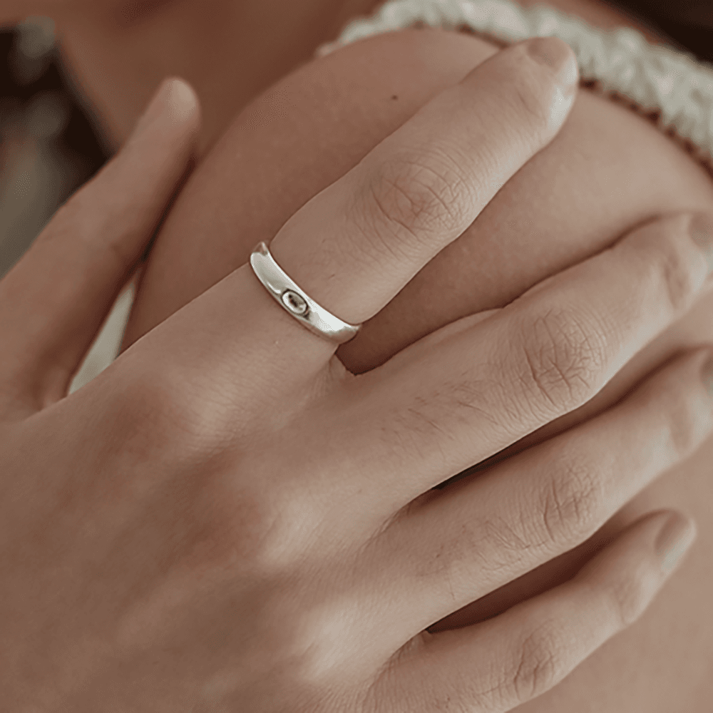 Hollow thin ring