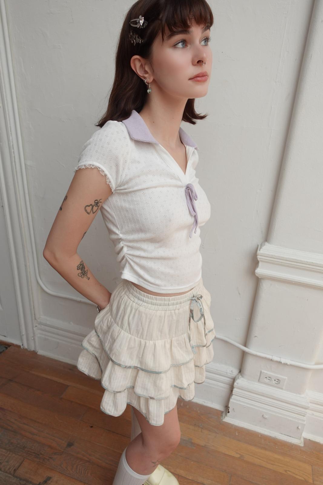 코튼.리사이클폴리) side ruched tshirt with ribbon collar-white/lavender
