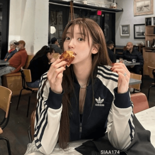 아디다스 대대장 화이트&네이비 슈퍼걸 레오파드 홍지윤져지 희귀 트랙탑(S)