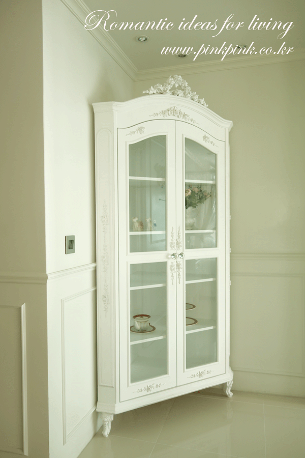 쉐비 로즈스웨그 코너장식장