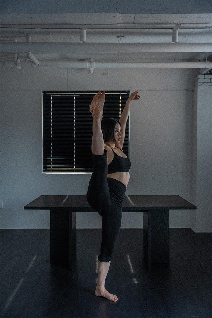 Glide Slit Crop Pants (Black)