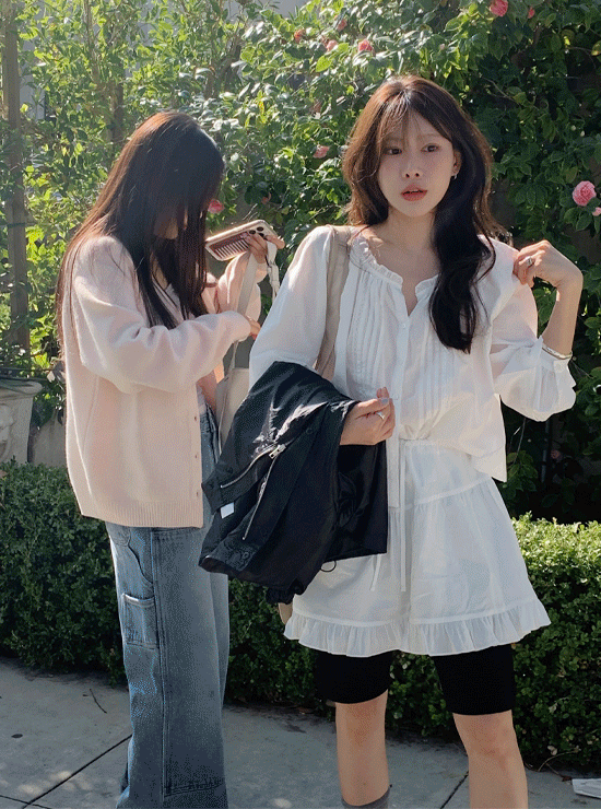 언더비 [봄더비🌼/Mayvi/하객룩/봄] Dallo 프릴 블라우스 (2 color)