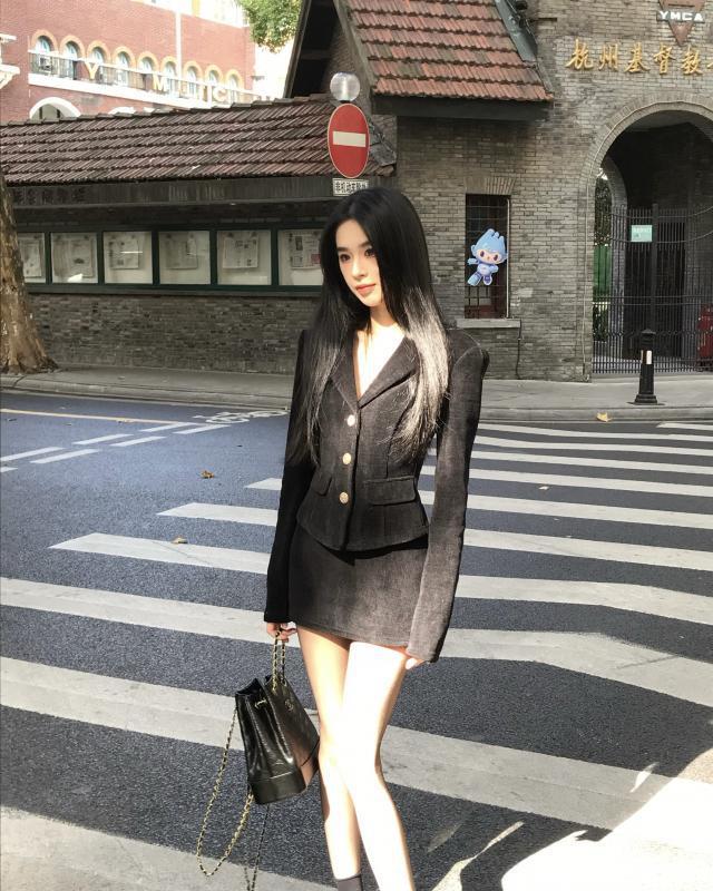 로즈엘레이디 블랙 정장 격식 슬림 벨벳 금장 럭셔리 자켓 스커트 투피스 세트