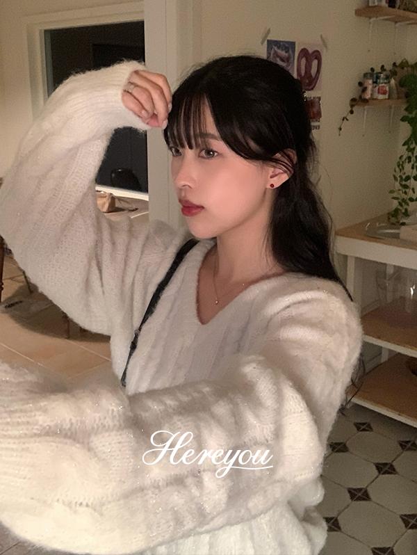 유리에 연말룩추천/주문폭주🏆 [here you🎄] 오너먼트 실버 케이블 knit (은사/글리터/브이넥니트/꽈배기니트/연말룩/데이트룩)