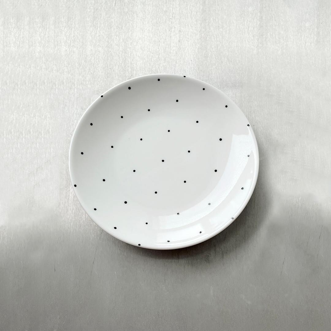 black dot plate