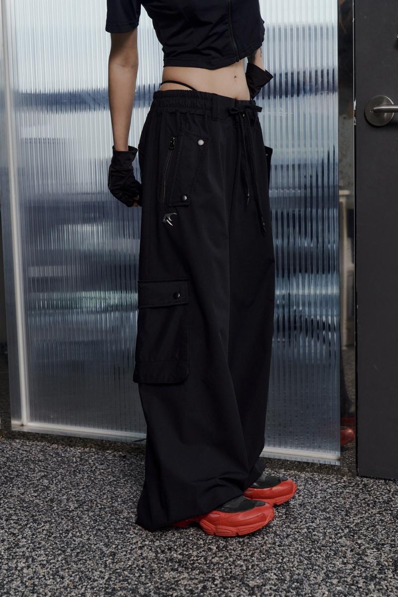 PARACHUTE CARGO PANTS [BLACK]