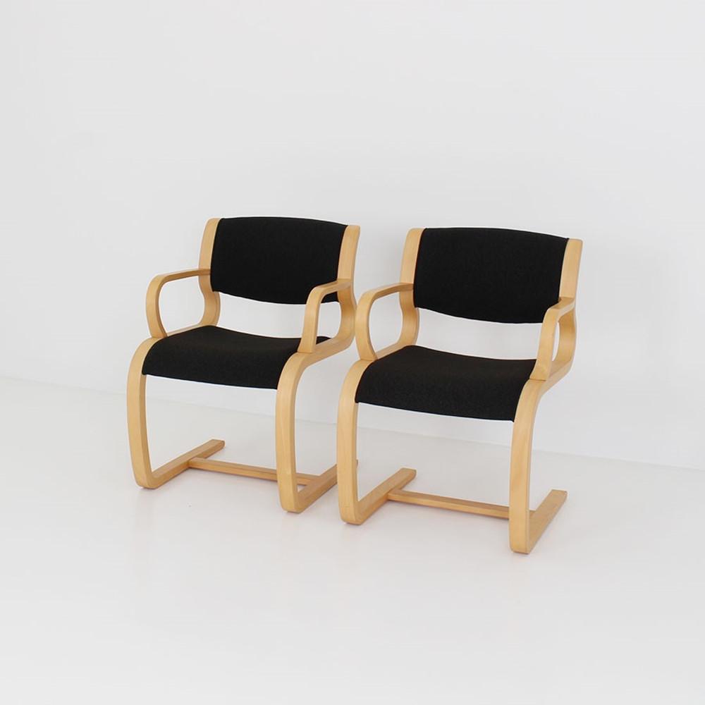 [유럽 빈티지가구] 덴마크 매그너스올레센 (Magnus Olesen) 켄틸레버 체어 블랙