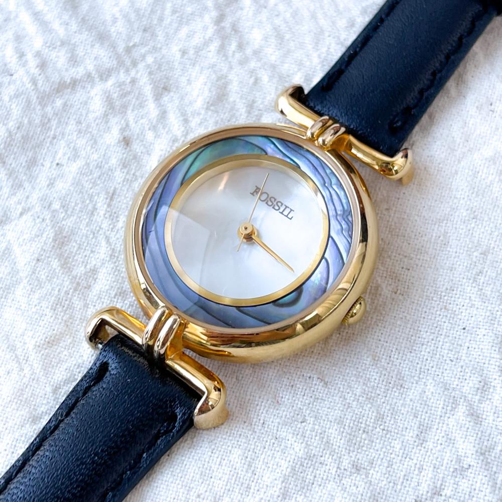 Fossil’s abalone point watch