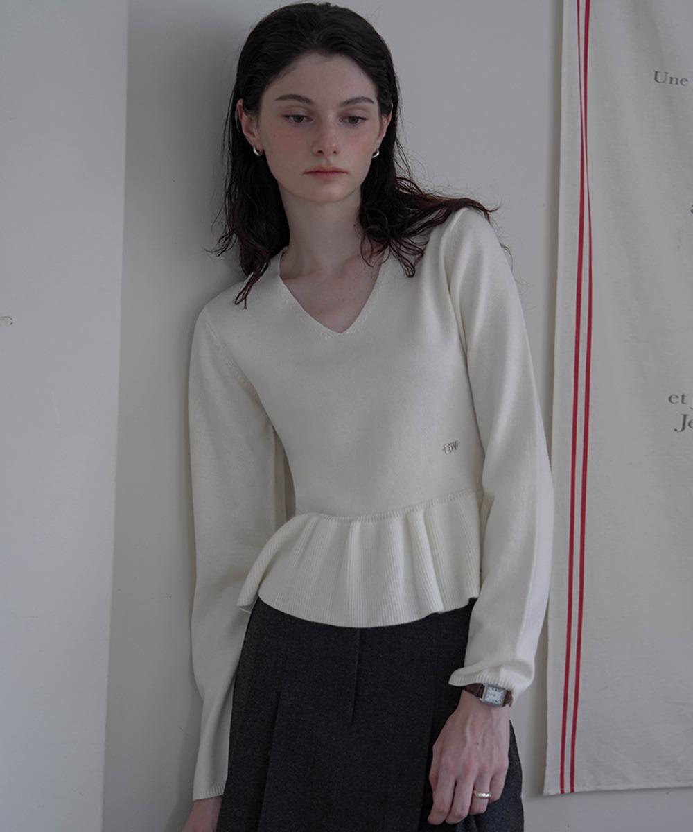 V-neck Flare Shirring Knit [Ivory]