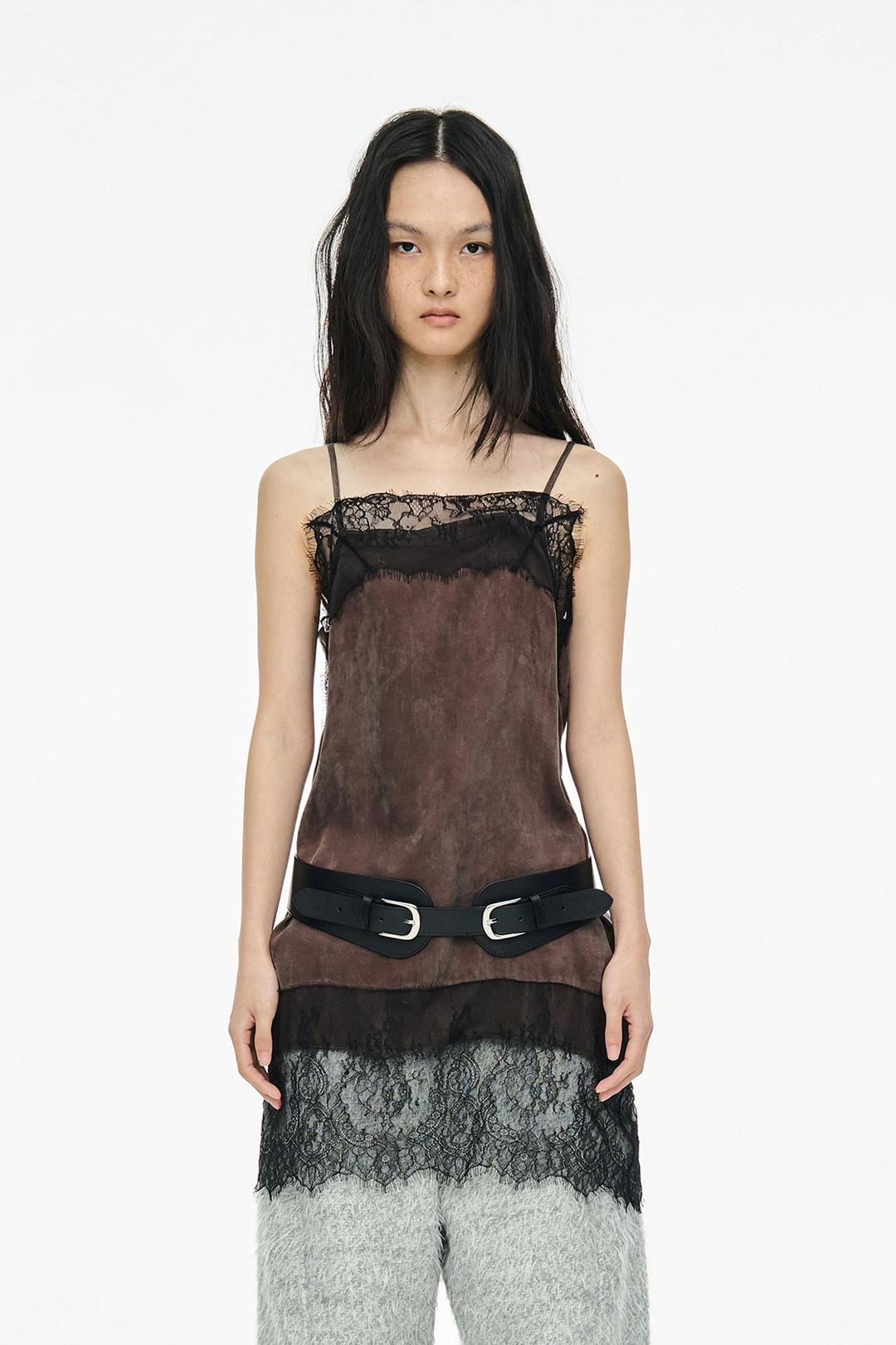 LACE SLIP DRESS / BROWN