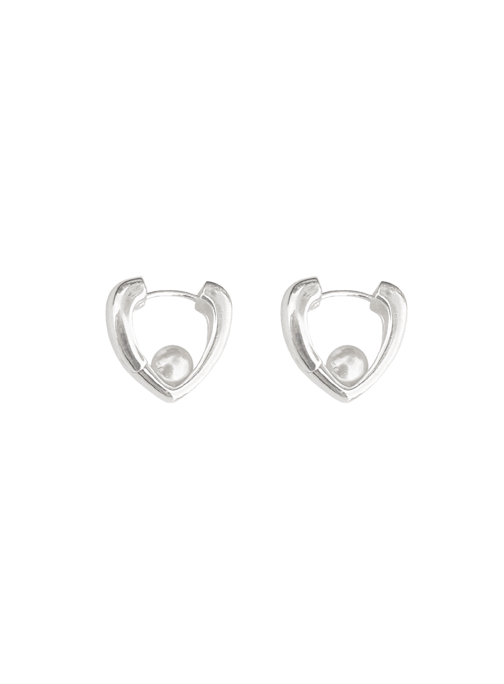 Pearl in the heart earrings