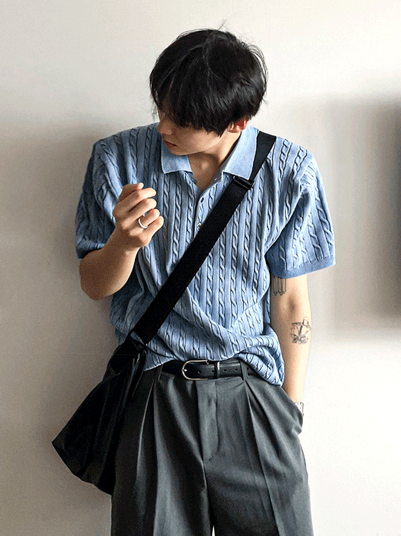 로운 디테일 카라 니트