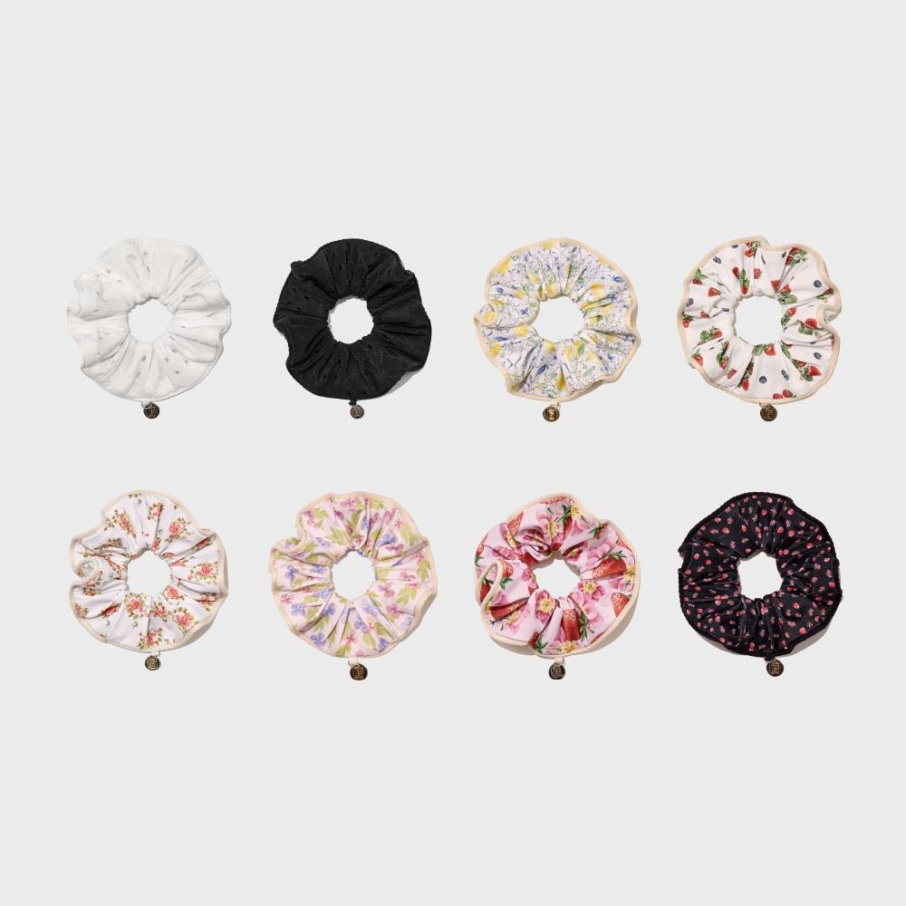 CHARM SCRUNCHIE (8 COLORS)