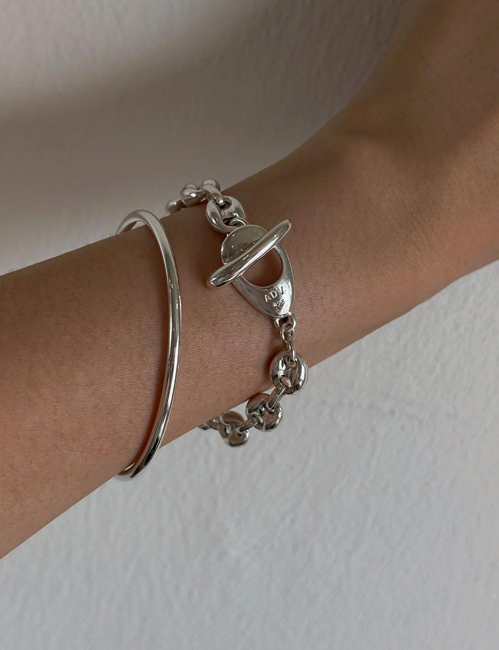 BOLD PLUMP BRACELET