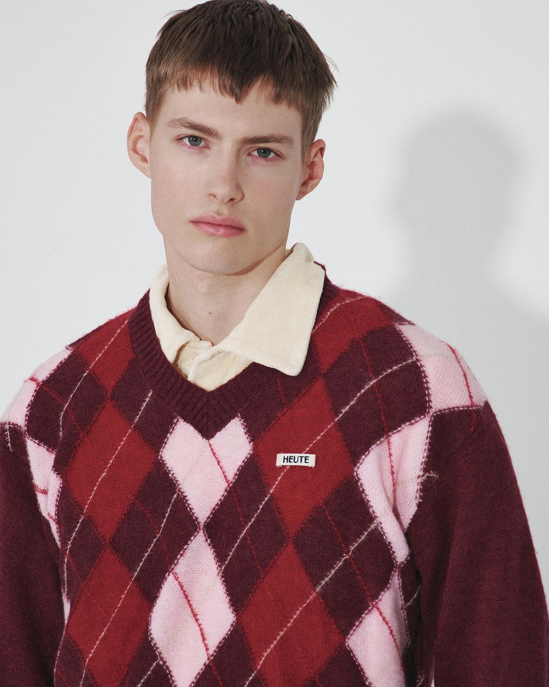 OLIVER ARGYLE V NECK KNIT (DRY ROSE RED)