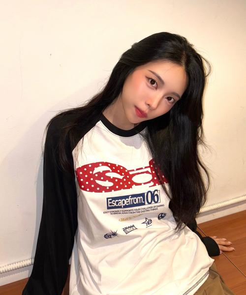레드 도트 ESCF 로고 콜라주 프린트 롱슬리브 [3color]