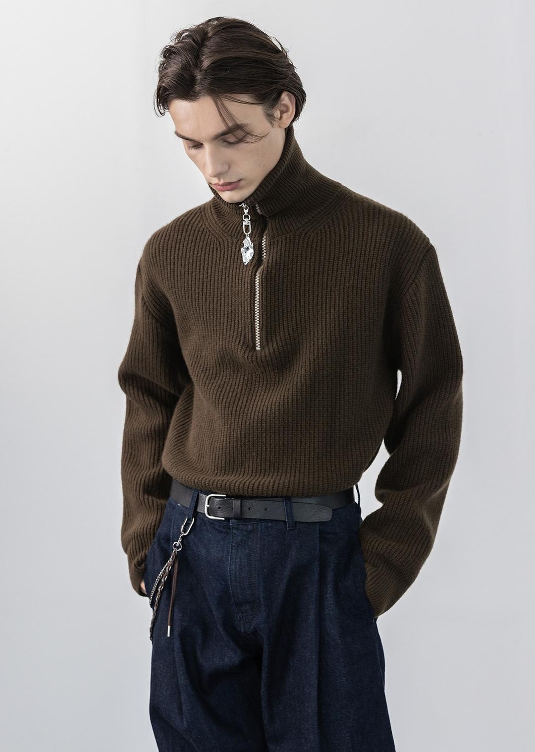 하프 집업 터틀넥 스웨터 - 브라운