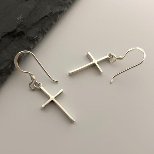 [라운지401] 실버925 드롭 후크 심플 십자가 귀걸이