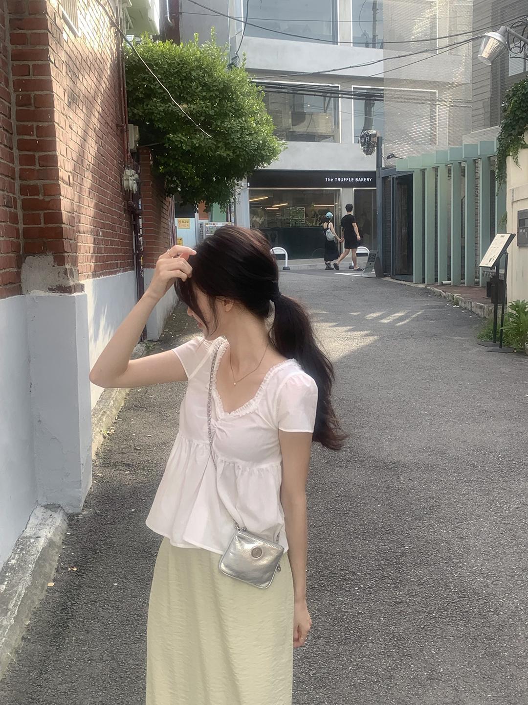 모너프 [8월중순출고] 아로하 셔링 블라우스 2color