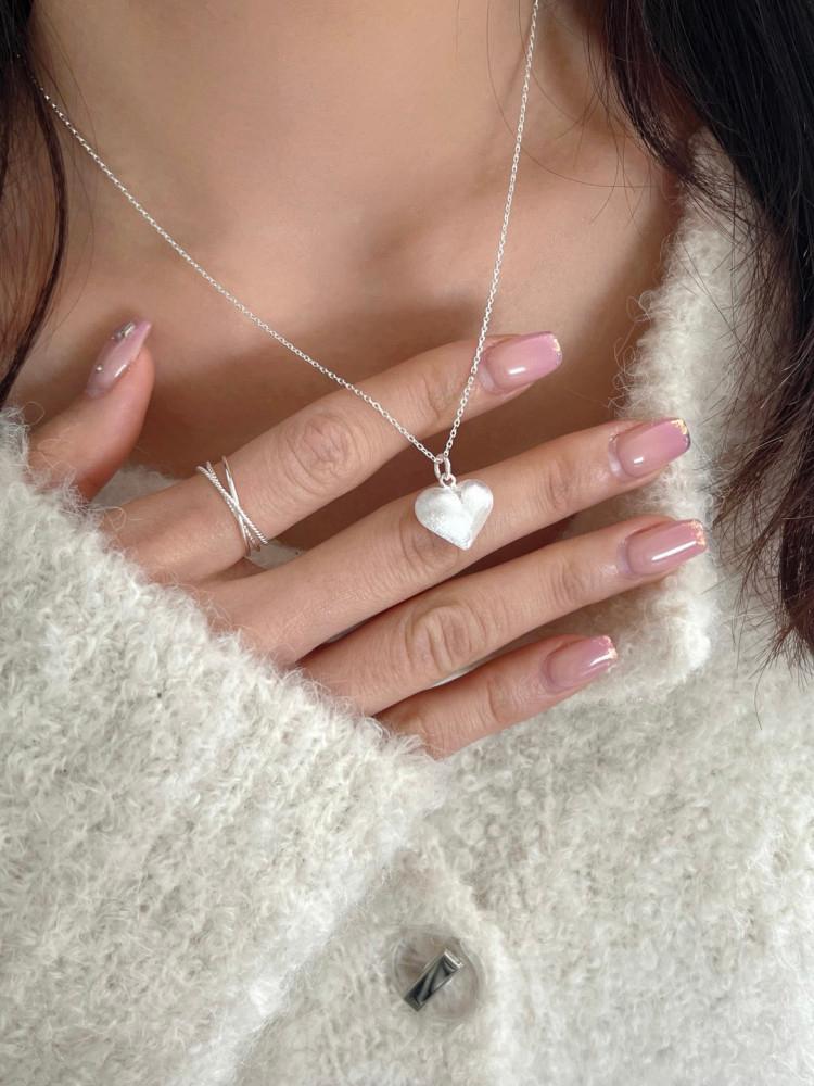 (크르와)실버925 볼륨 하트 무광 스지 목걸이