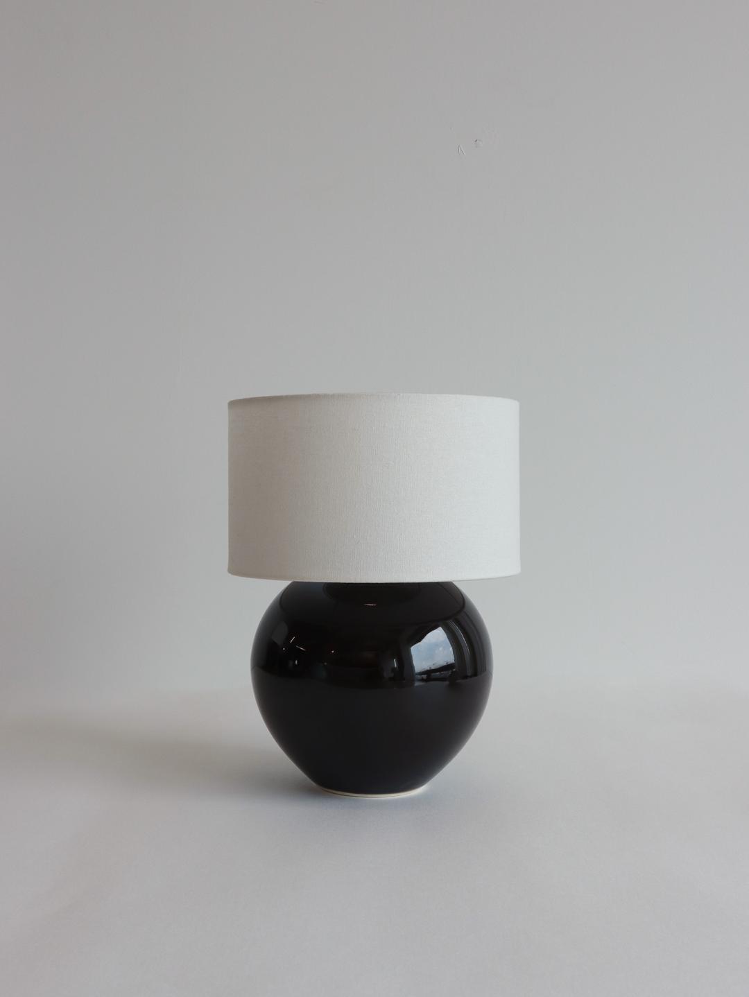 MOON JAR TABLE LAMP - onyx black